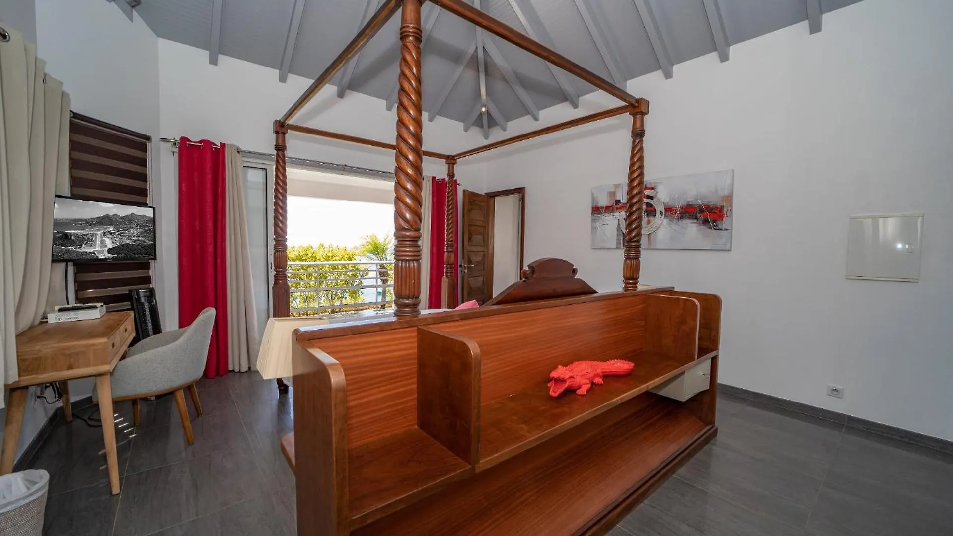 Quiet Villa Surrounded By Tropical Vegetation St. Barthelemy サン・バルテルミー島