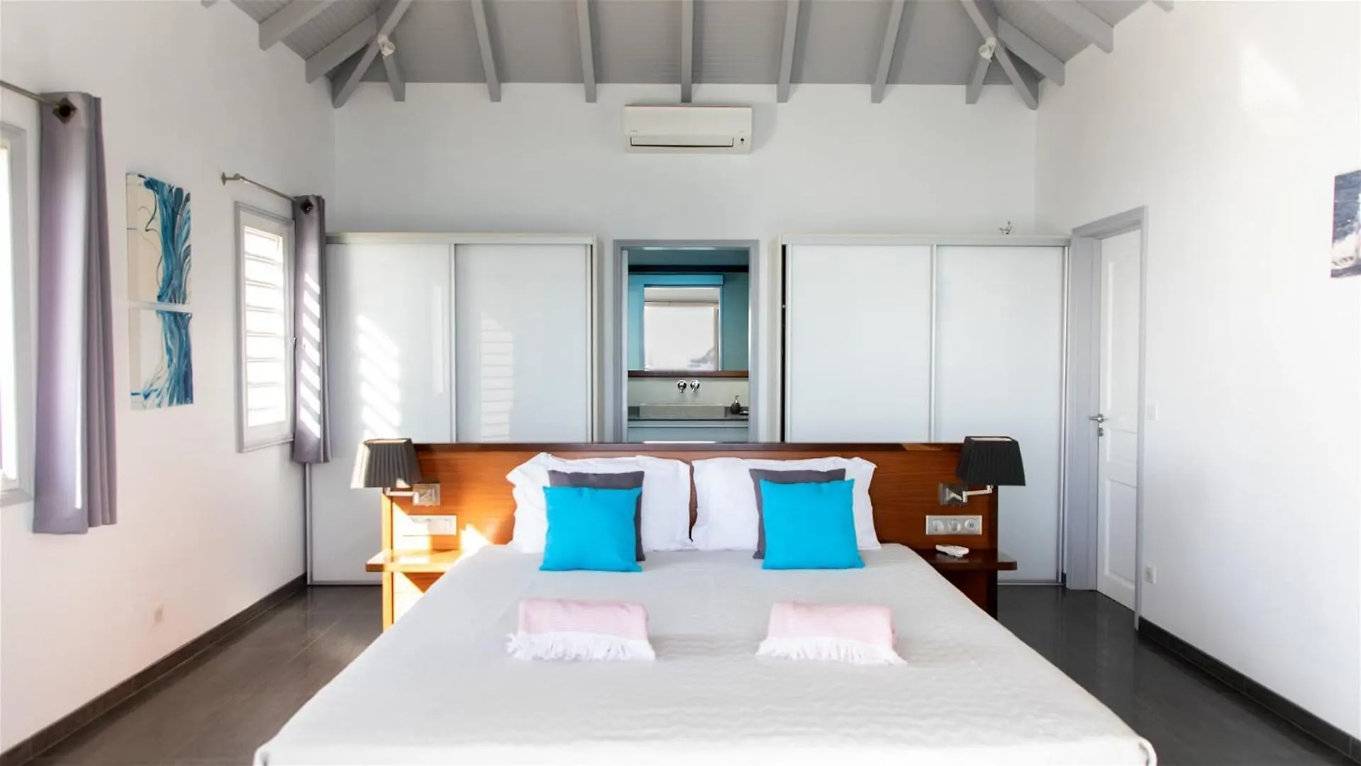Quiet Villa Surrounded By Tropical Vegetation St. Barthelemy サン・バルテルミー島