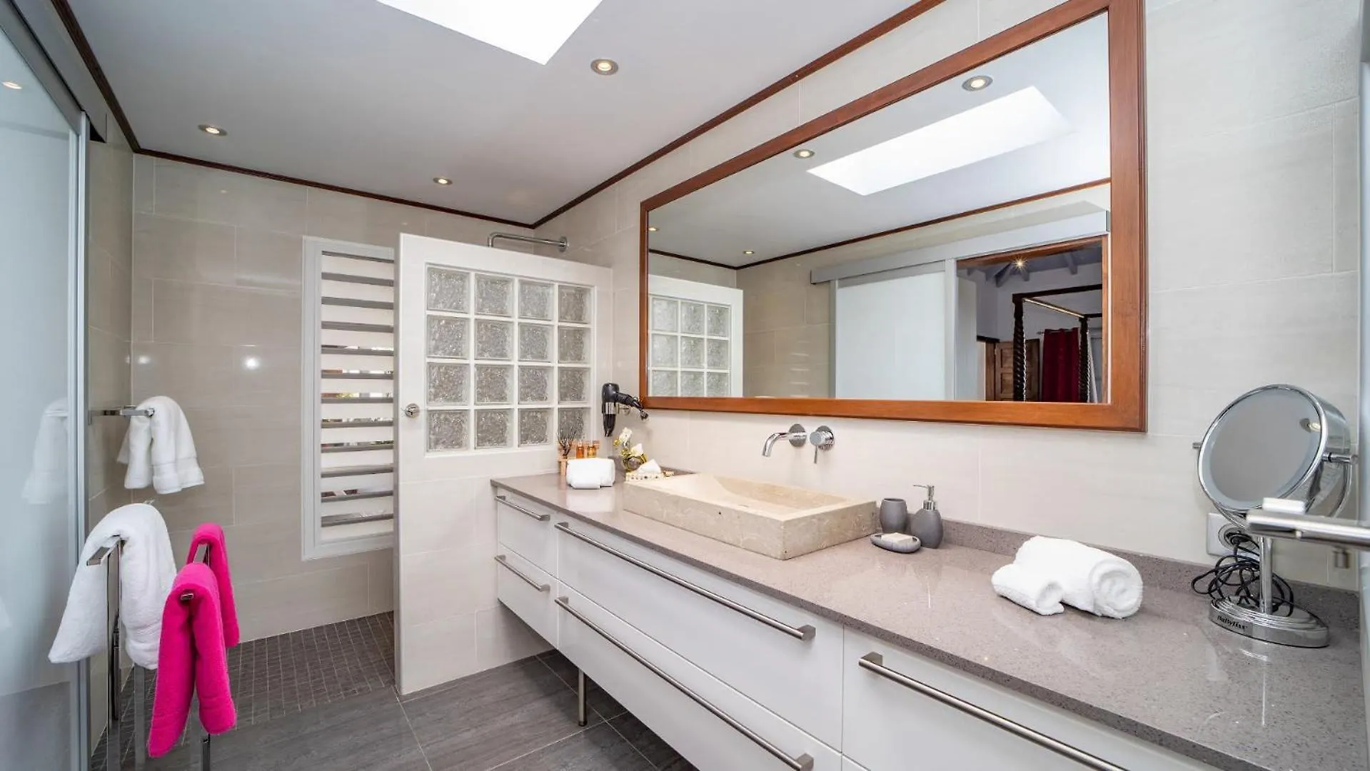 Quiet Villa Surrounded By Tropical Vegetation St. Barthelemy サン・バルテルミー島